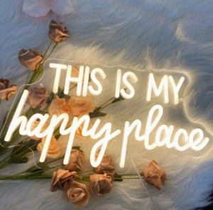 LED nápis This is my happy place / 39x21 cm