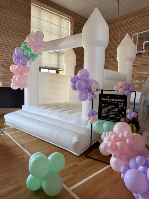 Nafukovací skákací hrad - 3 x 3 m / pronájem