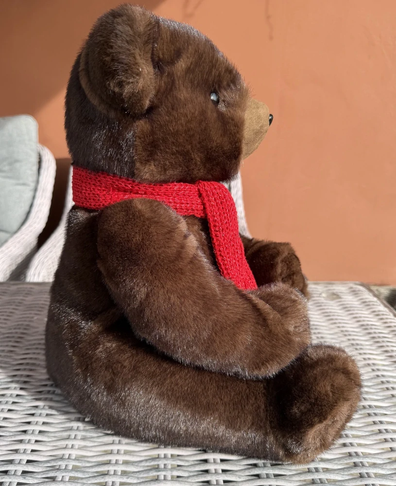Nádherná dekorace Medvídek s šálou - výška 38cm, dovoz Holandsko