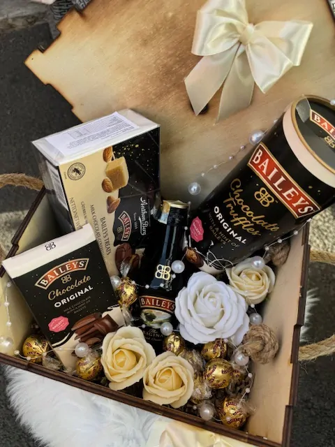 WOOD nadupanej Bayleys Box 