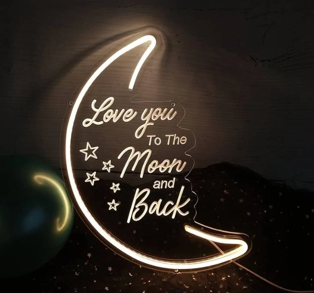 LED nápis Love you to the moon and back 40x26cm