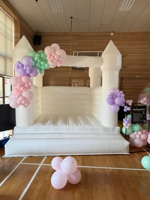 Nafukovací skákací hrad - 3 x 3 m / pronájem