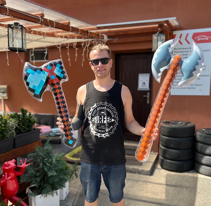 NAF 4. Viking sekera šedá / minecraft