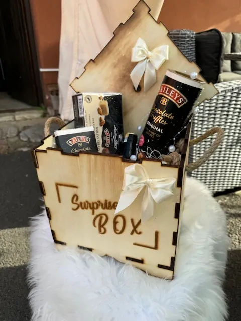 WOOD nadupanej Bayleys Box 