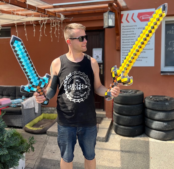 NAF 3. Velký meč žlutý / minecraft