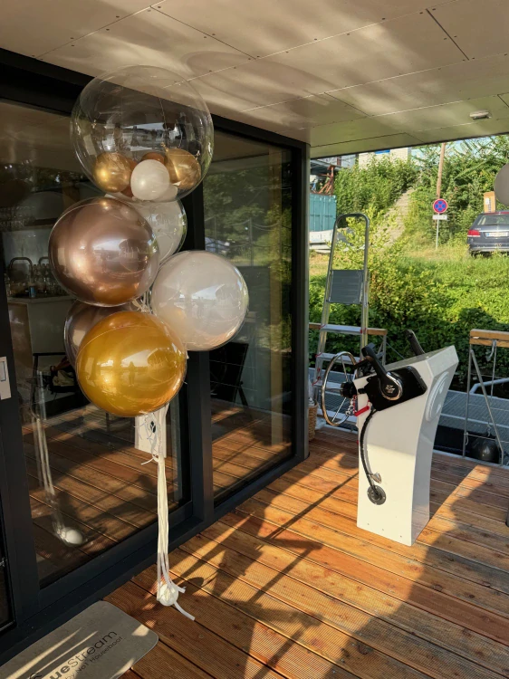 Bublina plněná barevným balónkem - cca 45 cm